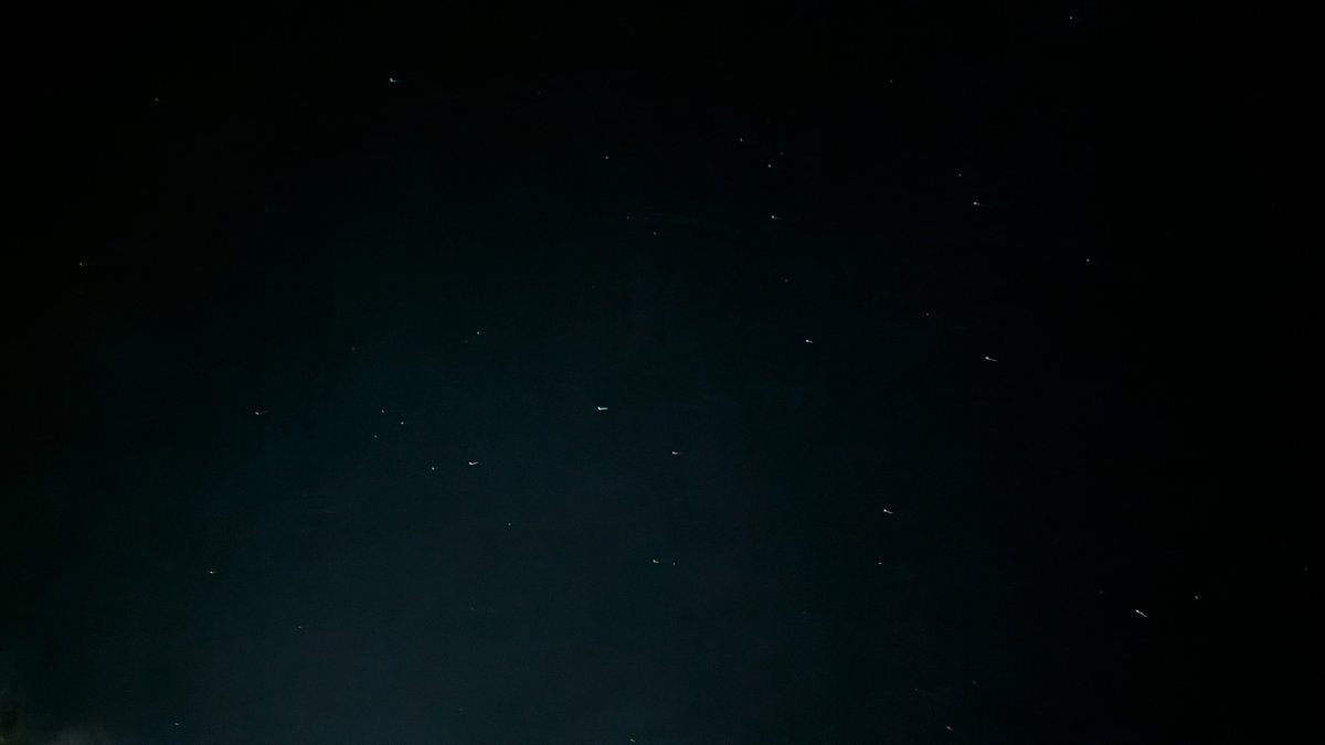 kfuna's tweet photo. 夜になったら、何も見えない海を眺めるとか、月あかりの海を眺めるとか、満天の星空を見ながら飲むとか、贅沢な時間を過ごせます🌠
（22時消灯だし、21時くらいには寝てる。早起きするし） https://t.co/lh9pyOJIzl