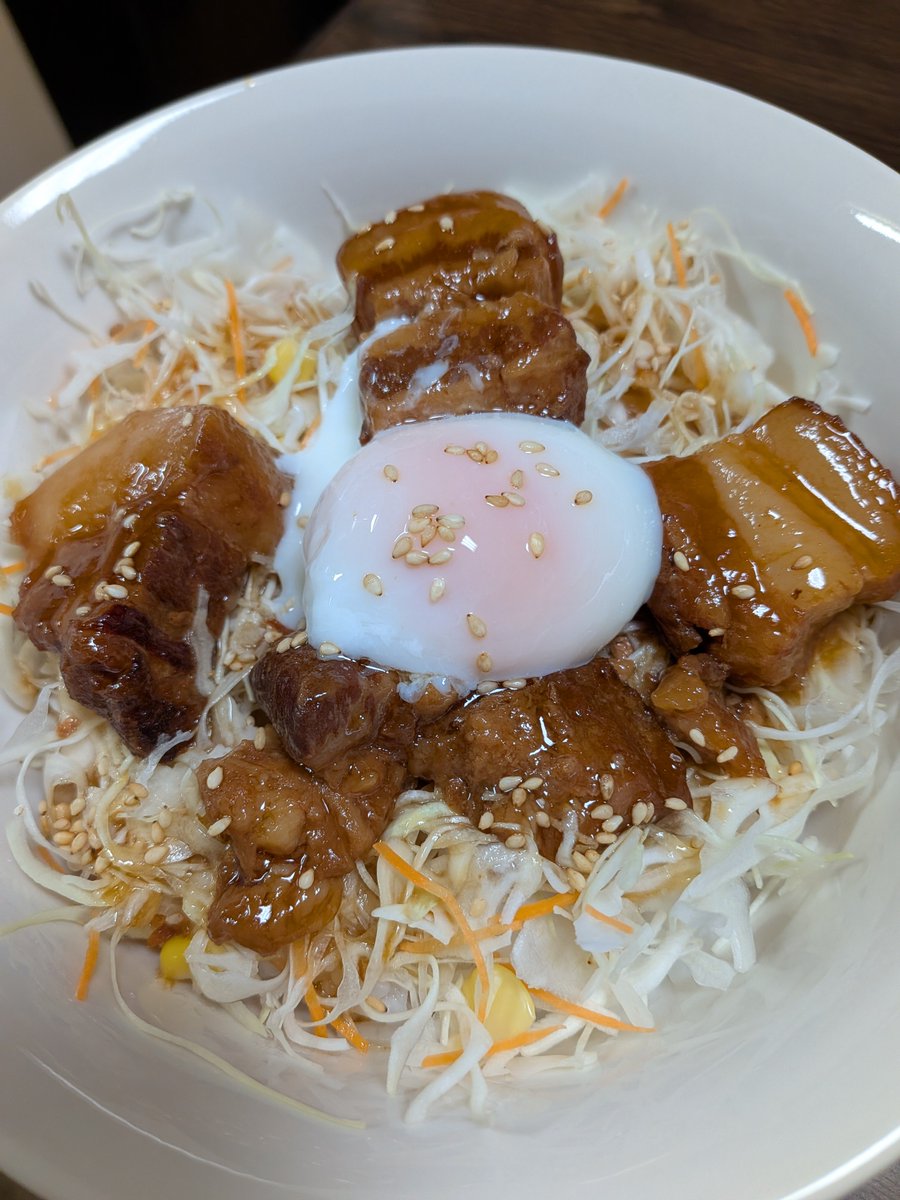 masakyunman's tweet photo. まさきゅ飯🍚🥢
今朝の
セブンさんの金の豚角煮が美味すぎてリピ✨
今朝は丼にして頂きました🙏 https://t.co/ScUWxBi8uV