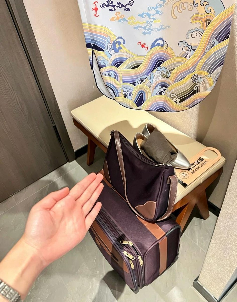 ta1990111's tweet photo. 衣服已经洗好了，准备明天穿～
那你们猜猜，我现在穿的是什么？😏
敢不敢猜一下？ https://t.co/btFTxDOYn3