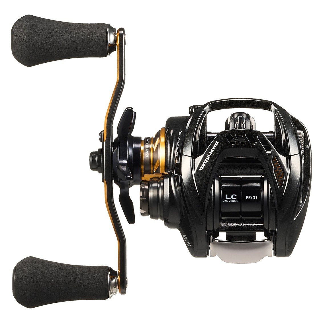 gloryfishing's tweet photo. 【情報解禁！！】
２６モアザン TW １５０ＸＨ ＰＥ ＳＰＥＣＩＡＬ

​14年、19年、そして今回の26年モデルと、歴代すべて開発に関わらせていただきましたが、今回は特に苦労の連続でした。

​ショア、ウェーディング、ボートといった実釣テストだけでなく、風などの影響を受けず確実な数値データを計測できるインドア環境（ドーム）でのテストまで徹底的に実施。

​100番サイズのコンパクトなボディに36mmの大口径スプールを搭載し、遠投性能を維持したまま、軽量ルアーから空気抵抗の大きいルアーまで、シーバスルアー全般をトラブルレスで扱える機械式ブレーキを追求しました。

​IM（インテリジェントマグフォース）という高い壁があったからこそ生まれた、**“アナログ最高峰”**のブレーキです！
​ぜひご覧ください🙇