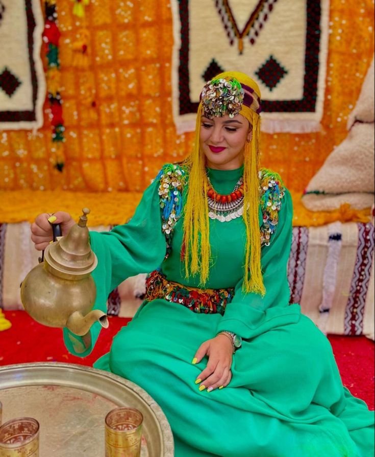 wafae_benazzouz's tweet photo. اللبسة الزيانية الأطلسية لباس تقليدي عريق ينتمي إلى قبائل زيان الأمازيغية في منطقة الأطلس المتوسط بالمغرب (تتركز أساساً في خنيفرة والمناطق المجاورة لها). يعكس هذا الزي الهوية الثقافية الأمازيغية الجبلية، ويجمع بين الحشمة والوقار والأناقة البسيطة المستوحاة من الطبيعة المحيطة🇲🇦 https://t.co/CMDb3dpEbr