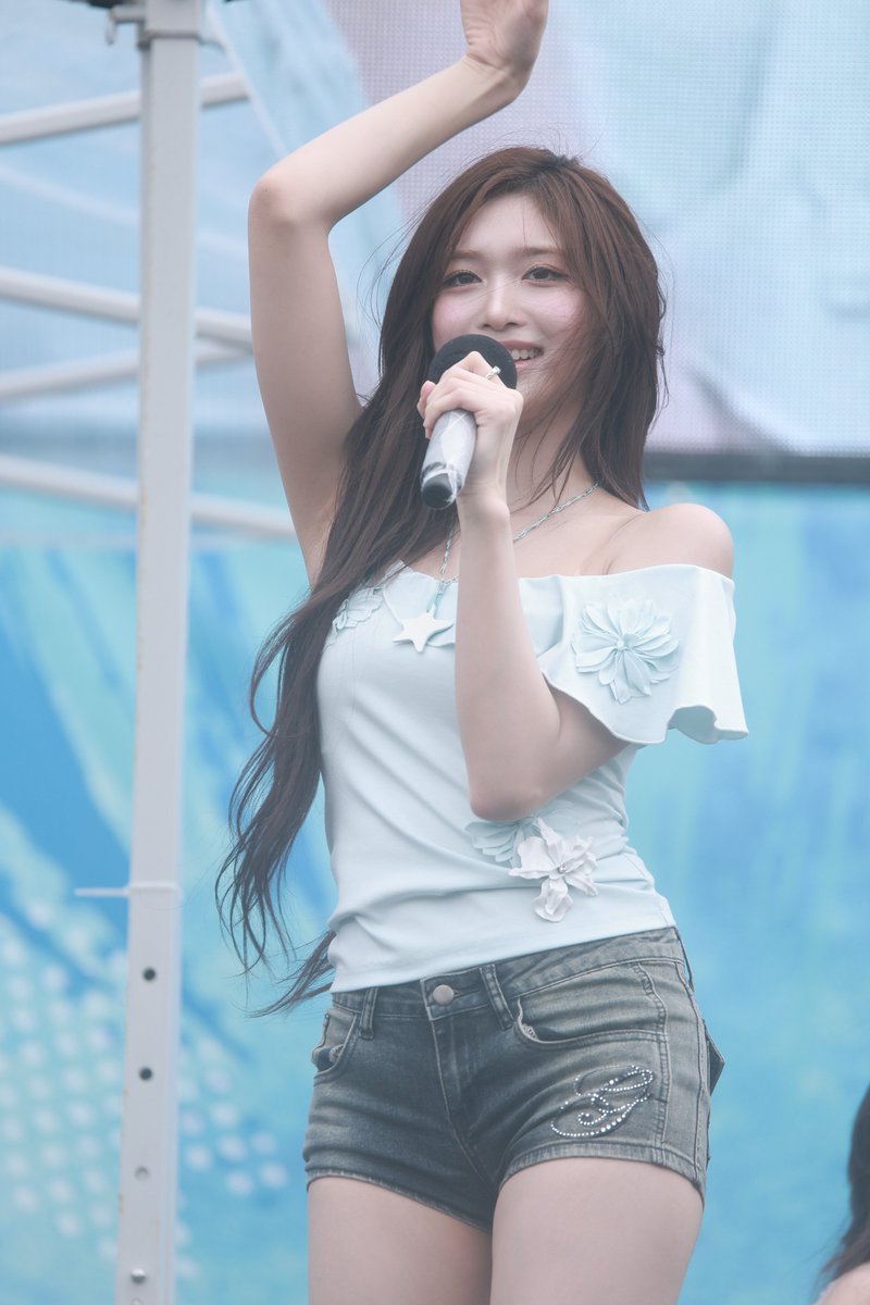 Sloth32's tweet photo. #아이브 #ive #이서  #Leeseo https://t.co/hsdP0DPeLu