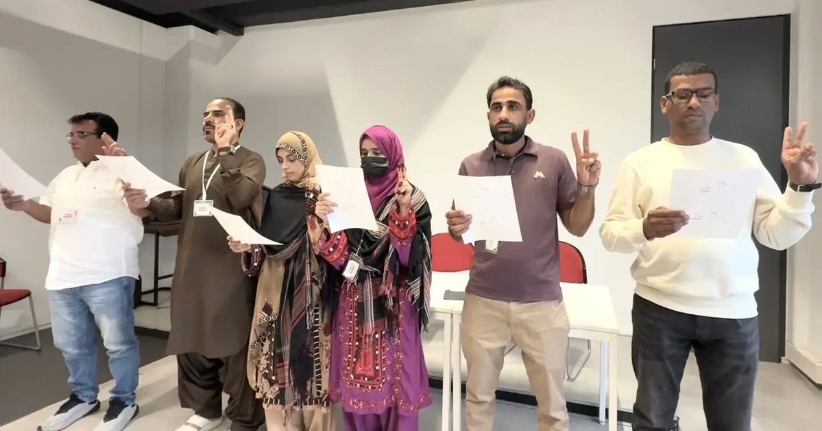 DMBaloch_'s tweet photo. نیدرلینڈز چیپٹر کا جمہوری انتخاب پارٹی میں جمہوری عمل کے تسلسل کا مظہر ہے۔ دل مراد بلوچ

بلوچ نیشنل موومنٹ کے نیدرلینڈز چیپٹر کا کامیاب کونسل اجلاس اور نئی کابینہ کا جمہوری انتخاب پارٹی میں جمہوری عمل کے تسلسل کا مظہر ہے۔ یہی پارٹی جمہوریت ہمیں یہ احساس دلاتی ہے کہ پارٹی ہم سب کی ہے، عام بلوچ کی ہے اور اس میں ہر ساتھی اپنی لگن، صلاحیت اور کمٹمنٹ سے کیڈر، سیکنڈ لیڈرشپ اور پھر مرکز تک پہنچنے کے مراحل طے کرسکتا ہے۔

میں نومنتخب صدر مہیم بلوچ، نائب صدر مھرہ بلوچ، جنرل سیکرٹری زھرہ بلوچ، ڈپٹی جنرل سیکرٹری حلیم بلوچ اور فنانس سیکرٹری بہار بلوچ کو نئی ذمہ داریاں سنبھالنے پر دلی مبارکباد پیش کرتا ہوں۔ امید ہے کہ نئی کابینہ تنظیمی نظم و ضبط، باہمی تعاون اور بلوچ قومی کاز کے تقاضوں کو پیشِ نظر رکھتے ہوئے اپنی ذمہ داریاں احسن طریقے سے نبھائے گی اور پارٹی کے سیاسی و تنظیمی پروگرام کو مزید وسعت دے گی۔

نیدرلینڈز چیپٹر کی سابقہ کابینہ اور تمام کارکنان نے قابلِ قدر خدمات سرانجام دی ہیں۔ سابقہ کابینہ نے مسلسل محنت، ذمہ داری اور وابستگی کے ساتھ نیدرلینڈز میں پارٹی سرگرمیوں کو فعال رکھا، بلوچ قومی آواز کو اجاگر کیا اور پارٹی کے مؤقف کو مختلف حلقوں تک پہنچانے میں اہم کردار ادا کیا۔ سابقہ کابینہ کی یہ محنت اور تنظیمی خدمات نئی کابینہ کے لیے ایک مضبوط بنیاد اور قابلِ قدر اثاثہ ہیں۔
مجھے یقین ہے کہ مہیم بلوچ اور ان کی پوری ٹیمپارٹی پروگرام کو تسلسل کے ساتھ آگے بڑھاتے ہوئے نیدرلینڈز میں پارٹی کو مزید فعال بنائیں گے اور بلوچ قومی آزادی کے مؤقف کو مؤثر انداز میں عالمی سطح پر پیش کرنے کے لیے اپنی تمام صلاحیتیں بروئے کار لائیں گے۔ نومنتخب کابینہ، سابقہ عہدیداروں اور نیدرلینڈز چیپٹر کے تمام ساتھیوں کے لیے نیک تمنائیں۔ امید ہے کہ نئی کابینہ باہمی تعاون و احترام سے پارٹی کو مضبوط اور بلوچ قومی تحریک کو مزید توانا کرے گی۔

@BNMNederland  @Muheem_ARahim @MahraJaleel @Zohra__Baloch @Haleemshohaz3