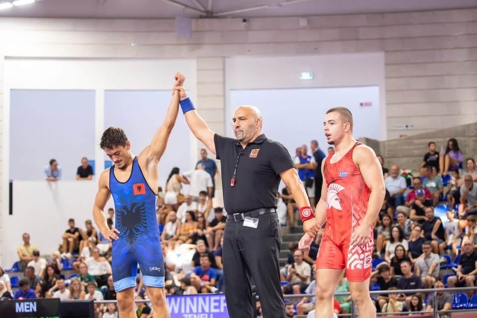 BGonxhja's tweet photo. 🇦🇱🥉 Medalja e parë për Shqipërinë në Lojërat Mesdhetare Taranto 2026! Ardit Zeneli ngjitet në podium në stilin greko-romak, duke fituar medaljen e bronztë në peshën -67 kg pas një dueli të jashtëzakonshëm, ku triumfoi 9-8 ndaj grekut Stavros Ntounias. 💪🔥 https://t.co/RBmVjqtBgY