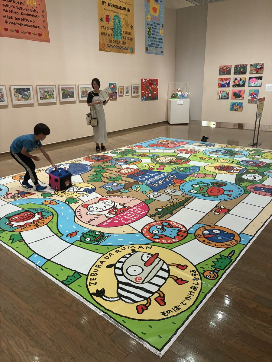 lillysho's tweet photo. #Happyworld #平塚美術館　
150タイトル以上の絵本が描かれていて、会社の編集者も大好きな絵本作家さん。可愛らしい妖怪キャラクターだけど、何処かで見たような既視感。大きな作品だからか、原画が多いからなのか、迫力を感じた。緻密さと平和をも感じた！ https://t.co/BnLZoPM9qK