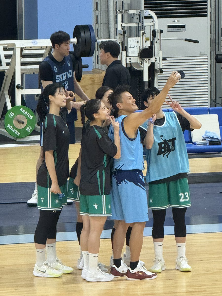 onbasket_'s tweet photo. 오늘고양소노아레나에서이상��일이벌어졌어요… https://t.co/eNpwDtMUvn