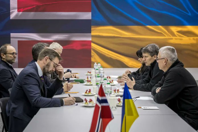 GeoDefRO's tweet photo. Norvegia pregătește un nou pachet financiar de 7,8 miliarde de euro pentru Ucraina

https://t.co/nFjIUEoqsl

#nato #norvegia #ucraina #ajutor #UE https://t.co/iU66bQLMxK