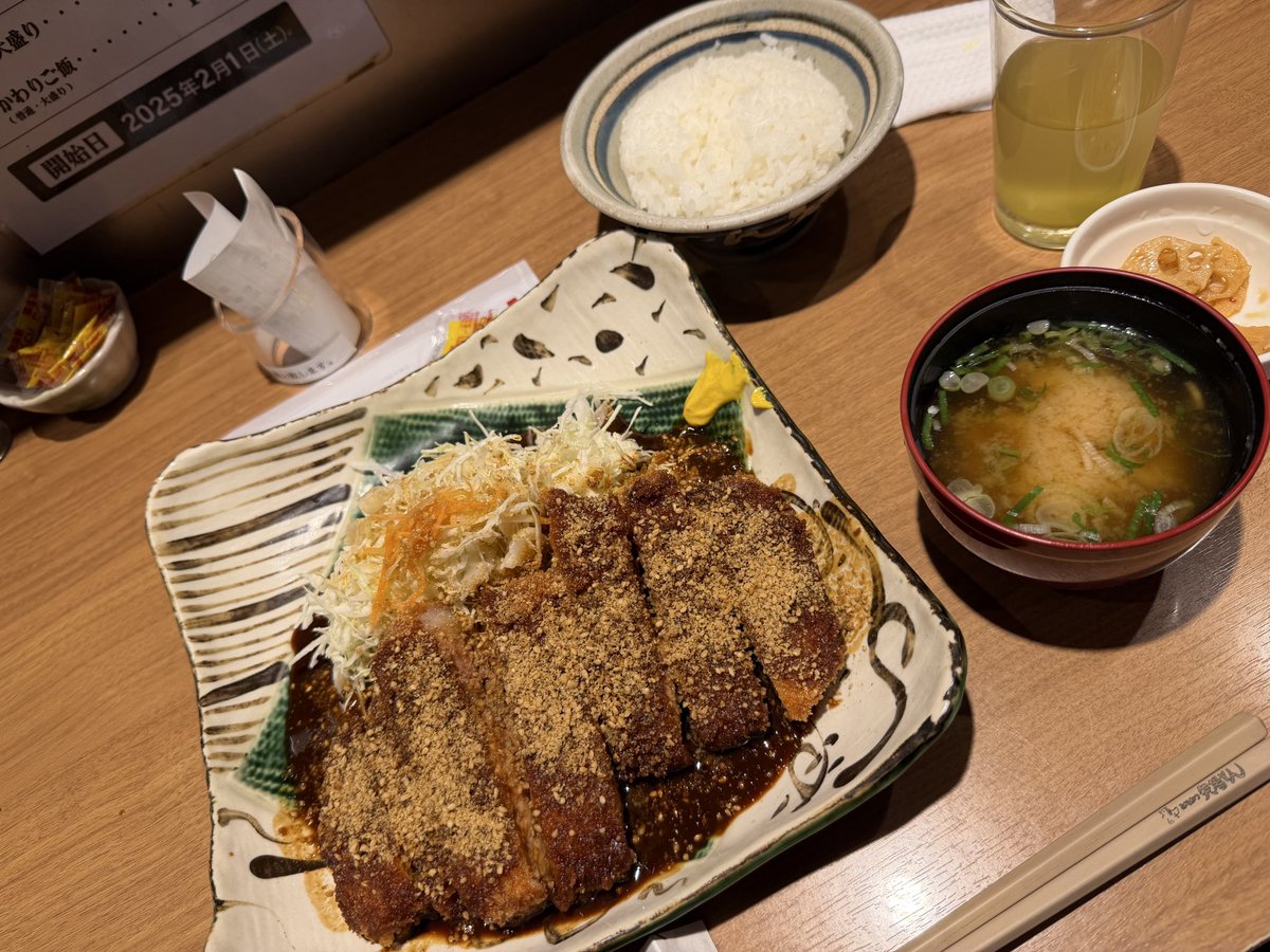 Albireo109's tweet photo. 今日の夜
矢場とんリプロース味噌カツ
こってり美味 https://t.co/J7pBlJEXsF