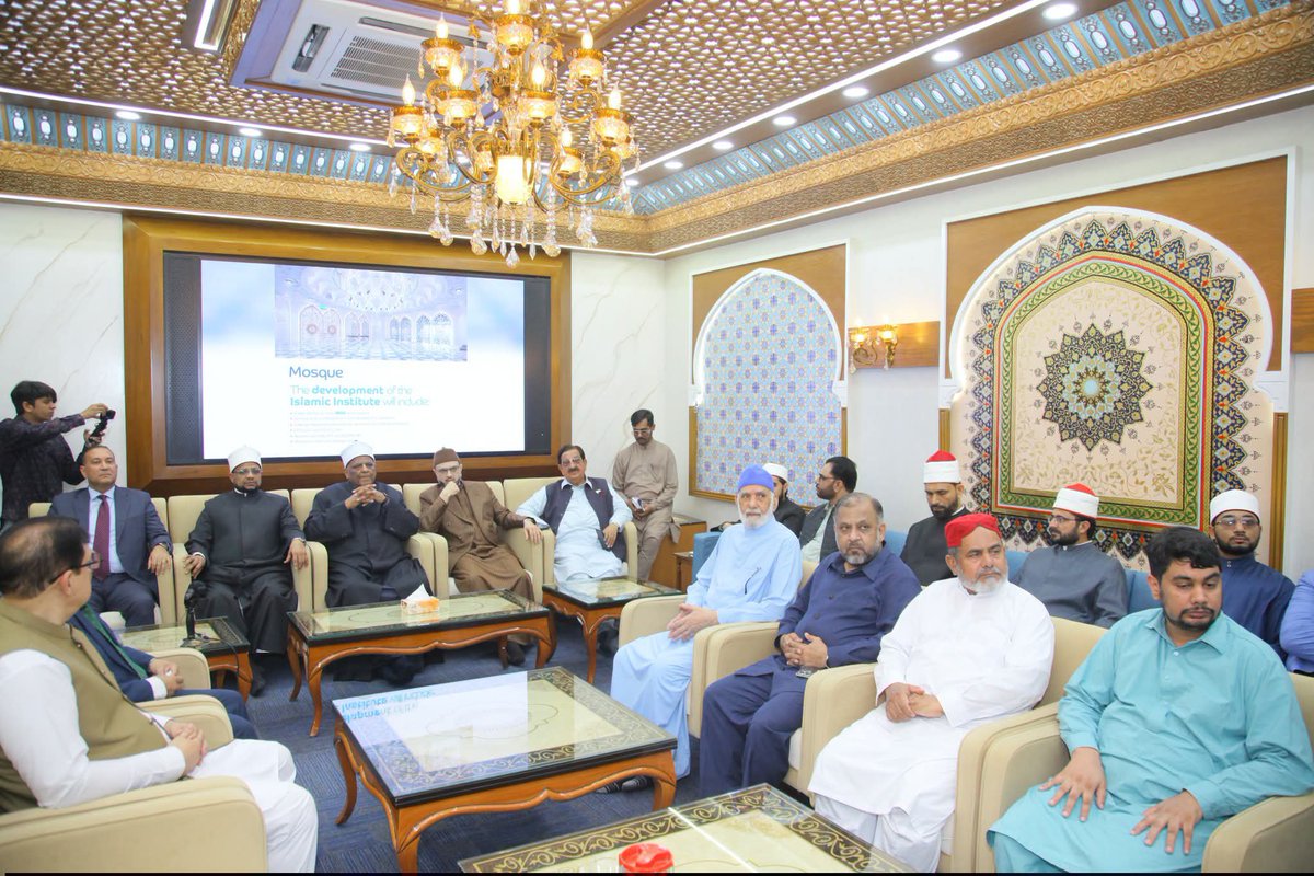 MQI_Official's tweet photo. جامعۃ الازہر الشریف، مصر کے ممتاز علماء و اسکالرز کی منہاج القرآن انٹرنیشنل کے مرکزی سیکرٹریٹ آمد؛

 چیئرمین سپریم کونسل پروفیسر ڈاکٹر حسن محی الدین قادری اور مرکزی قائدین نے مہمانان کا پرتپاک استقبال کیا۔ معزز مہمان 43ویں سالانہ عالمی میلاد کانفرنس میں خصوصی شرکت کریں گے۔ https://t.co/Q0EKBsZztF