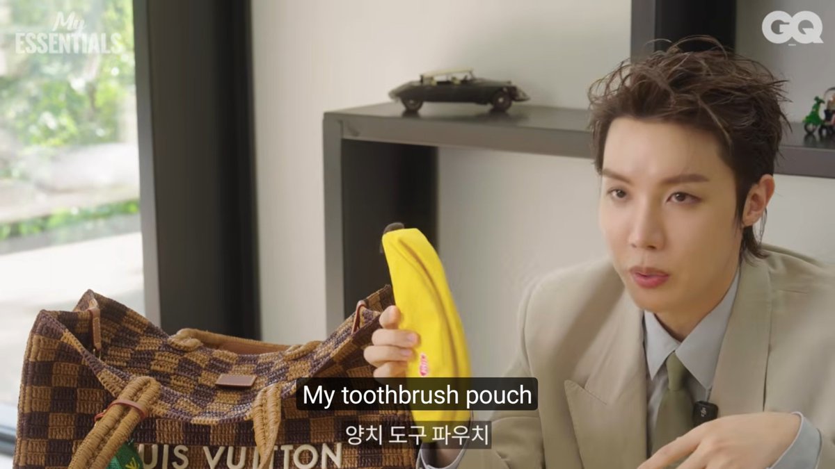 borahae_4_life's tweet photo. Hobi has a whole case just for his watches and also one just for his toothbrush 🔥😭 https://t.co/af3fu0uweD
