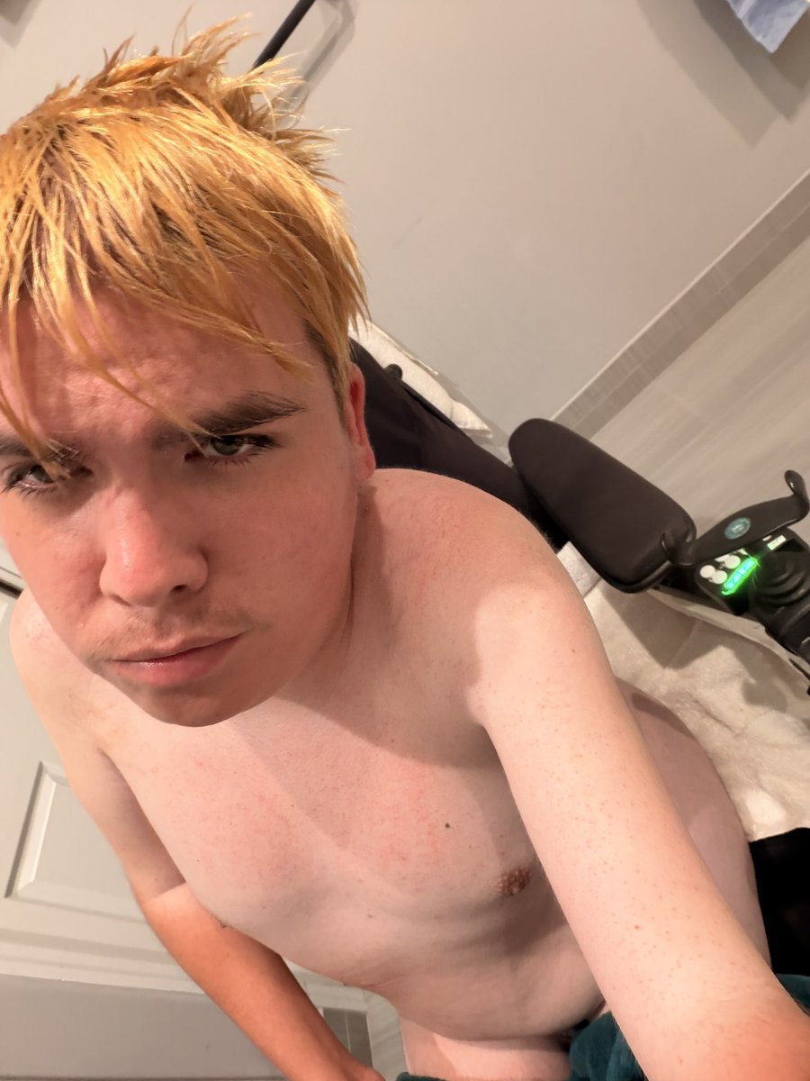 CRIPPLEDDIH's tweet photo. My eyes are up here 👀

#showering #balls #chubby #wheelchair #disabled #goviral #NSFW #gaynsfw #twink #blonde https://t.co/dDKyoXu6E7