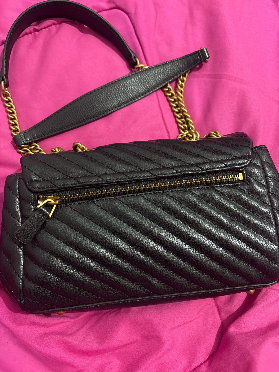 juesqueblu's tweet photo. wts | jual preloved guess bag 
price 850 nego ( baru 2 kali pake) 
📍jakbar 
#tas #preloved #guess #zonauang #zonajajan #bag https://t.co/k5IulhZVGg