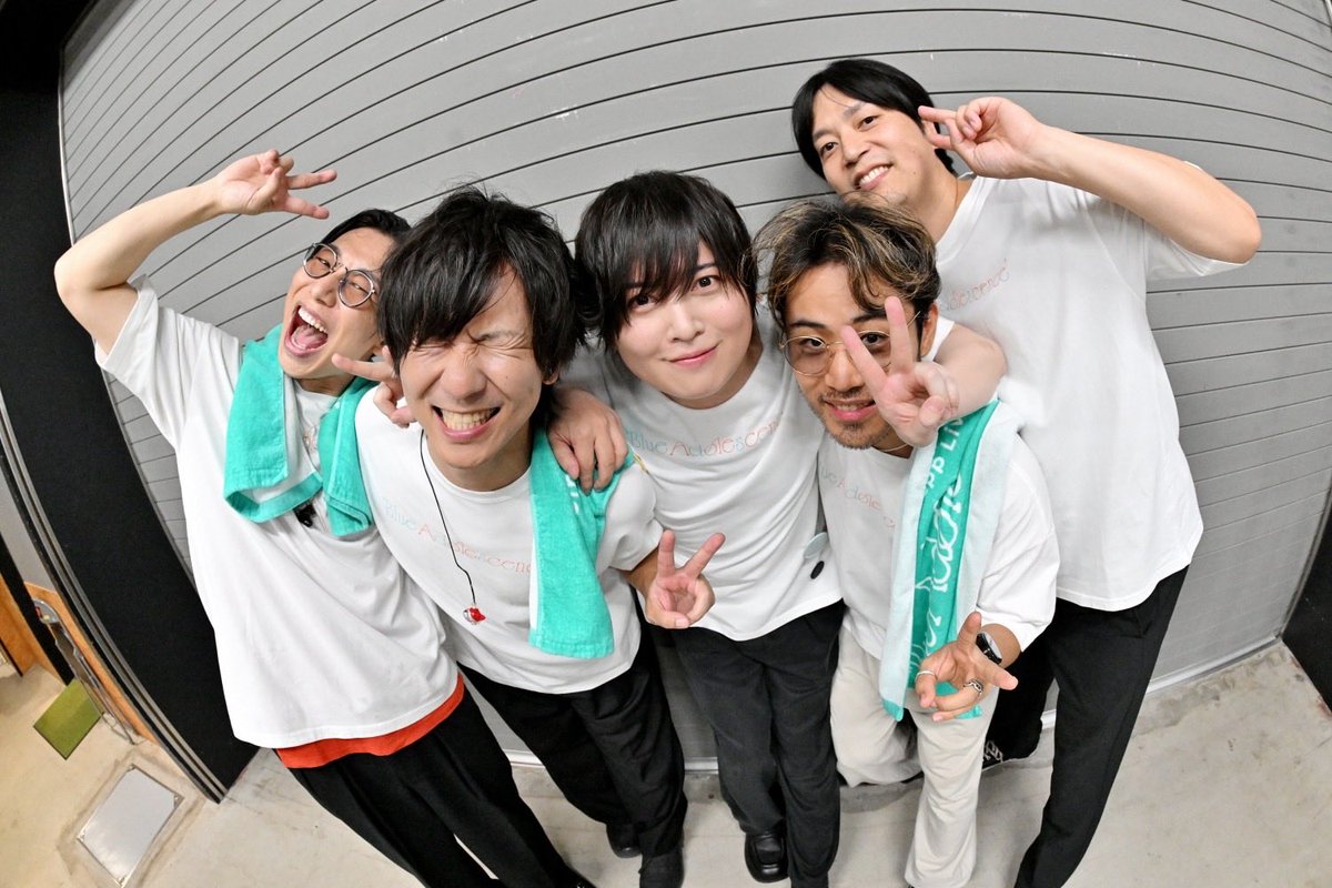 ochi_the_funk's tweet photo. 斉藤壮馬 Zepp Live Tour “Blue Adolescence”
無事完走しました！！

最高のチームと最高のお客さんに囲まれて、本当に楽しいツアーでした。

そうまくん、バンドのみんな、スタッフの皆さま、迎えてくれた皆さま、本当にありがとう！！
レベル上げときます！
#斉藤壮馬
#BlueAdolescence https://t.co/l5XdO0zOE2