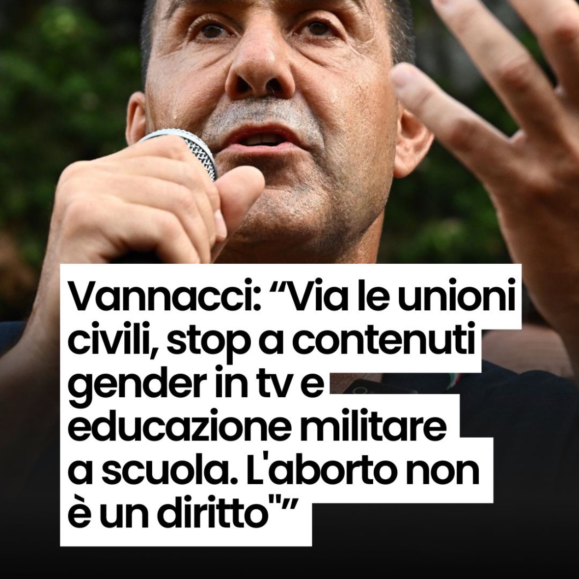 crisxgoldvn's tweet photo. ma secondo voi faccio in tempo a laurearmi e emigrare
il più lontano possibile prima che questo diventi premier? https://t.co/aJAFwVbxVA