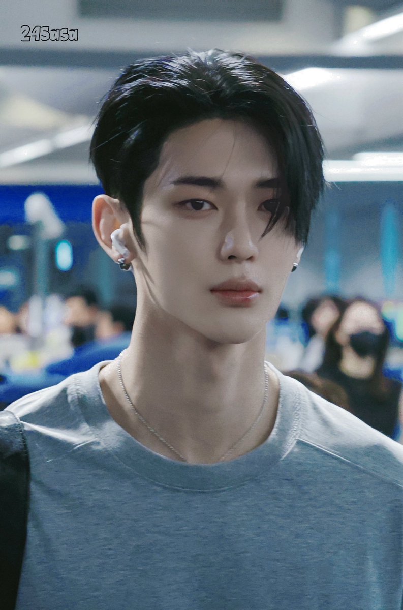 NOW_24nuna_'s tweet photo. 260824 ICN🛬
생일 축하해🎂
잘 쉬자🫳🏻

#NOWZ #나우즈 #시윤 #SIYUN https://t.co/p7rJAN9s3V