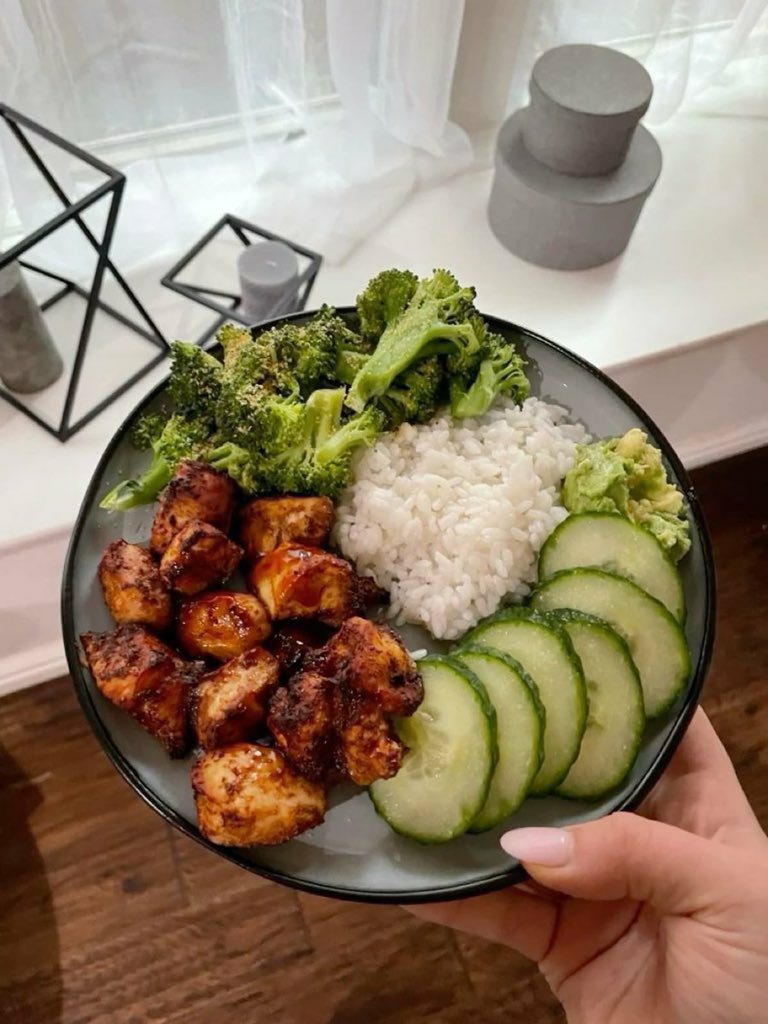 nyliava's tweet photo. Eating good because I love me 🍽️💚 https://t.co/pIgejhr6fx