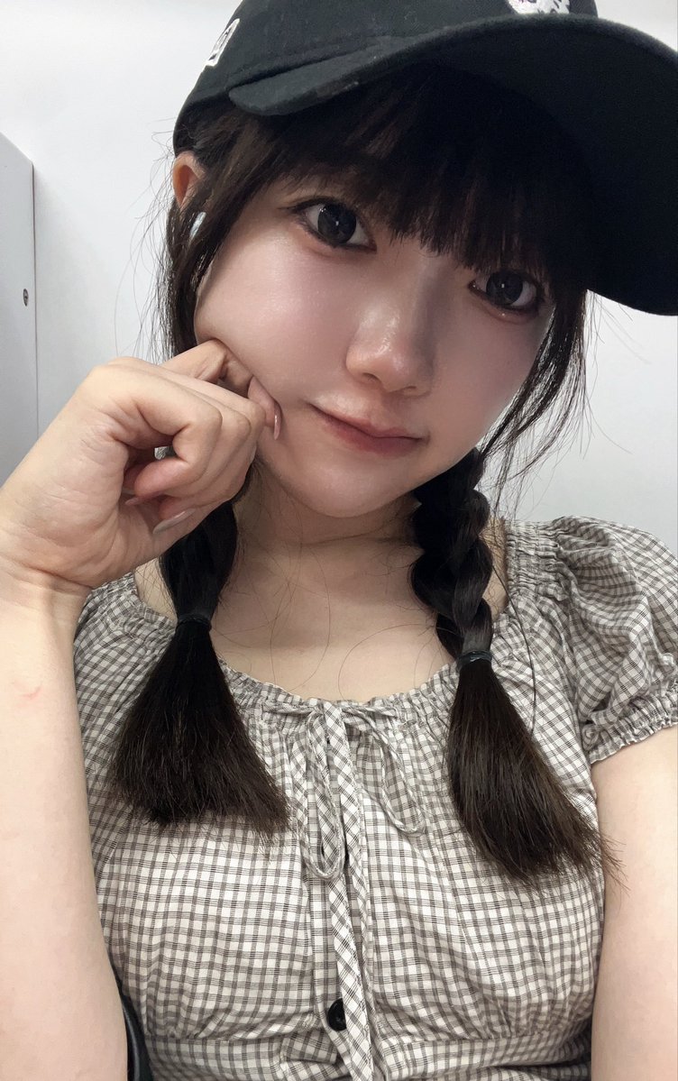 karin_uno's tweet photo. かりん髪切ってからオフの髪型三つ編みしか見つけられてない😶‍🌫️

いっそボブにするかずっと迷ってる！！！ https://t.co/U2qqtwqXDU