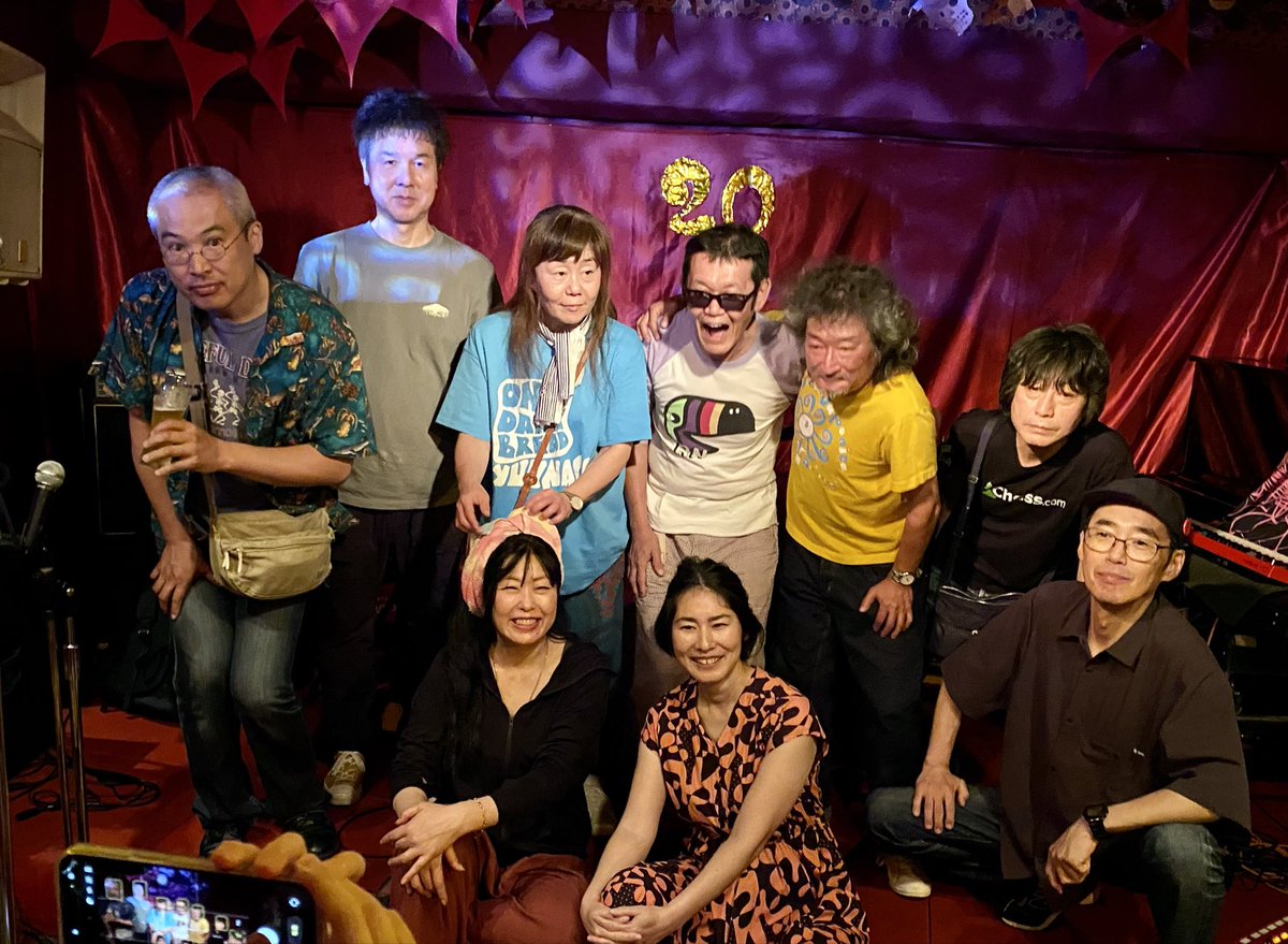 papasawa's tweet photo. 昨日の私の感想ツィートに、長野友美と舟&amp;夕凪のライブ写真がアップできていなかったから、ここに。豊かな音楽の洪水の中で、私ももっと自由に歌えるようになりたい、と心から思う。素敵なライブを、素晴らしい時間を、ありがとうございました(^^)
2026.8.23at大阪ムジカジャポニカ https://t.co/BziPhdCiEA