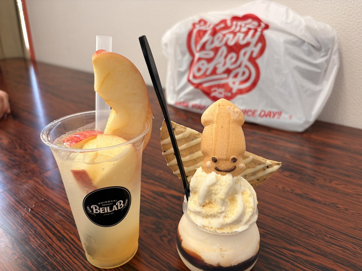 _Ritty_J's tweet photo. MVPは去年から食べてる桃ソフト
イカソフトもイカ感があって最高
また思い出コレクションが増えました
バントはOATからのストンピンが最高過ぎた!
また来年!
#HSFL
#八食 https://t.co/THOUFYXujH