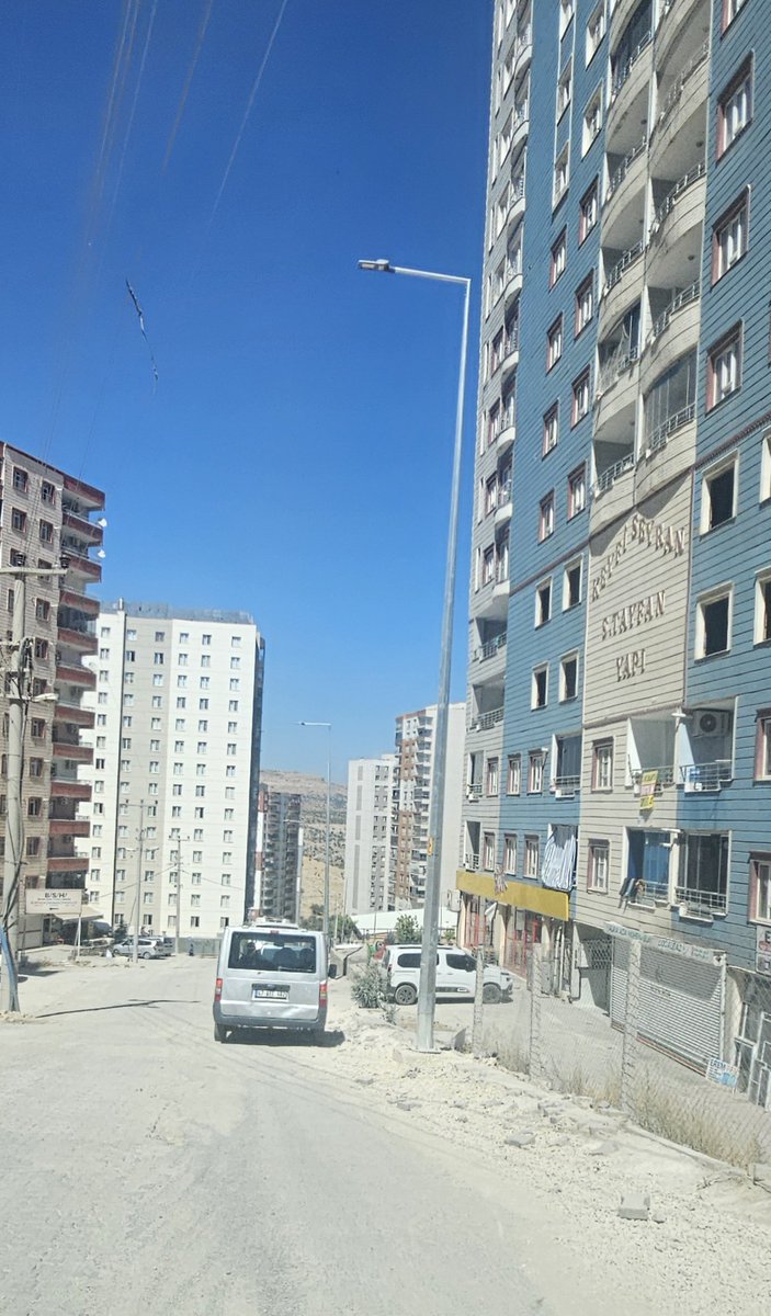 murat_arslan35's tweet photo. #Mardinbüyüksehir #Yarımkalanhizmet @MardinBuyukshr @artuklubeltr #Hizmetbekliyoruz

Hizmet tamamlanmadı hizmet yarım yapıldı. Kazılan yarım bırakılan alanlarda yol güvenliği kalmayan berbat bir hizmet sundunuz. Yapılan asfalt hizmetleri sadece belli başlı ana arterlere yapıldı. https://t.co/XxMb6DgTWL