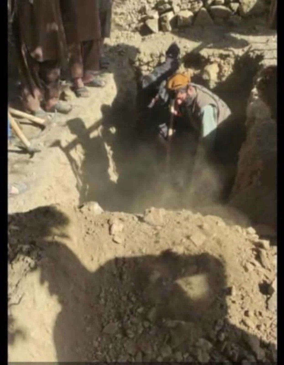 KhalidGlobal1's tweet photo. The body of the proud martyr, Commander Haseeb Panjshiri of the National Resistance Front, was laid to rest in Panjshir. May his soul rest in peace, and may his memory remain forever among the active commanders of the Resistance and the Afghan people.

#NRF https://t.co/vliPbNSGlz