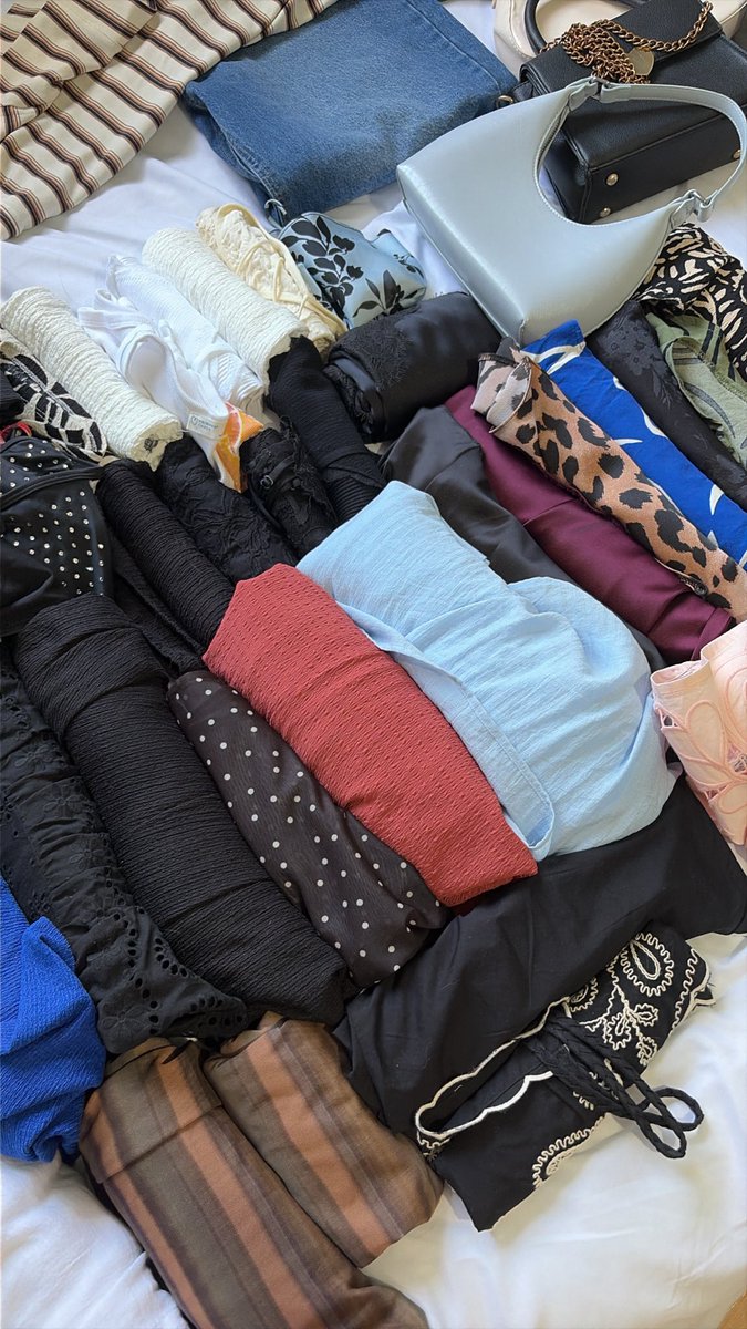 haalinghamx's tweet photo. enough for my 8 night trip???? + 7 pairs of shoes 🥴 #vacay #holidaypacking #unacervezaporfavor https://t.co/XhexMRb50c