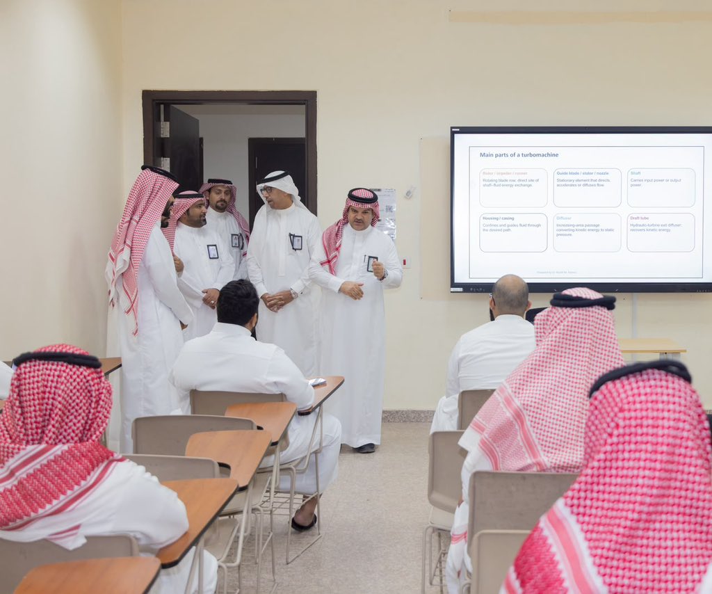 U_Tabuk's tweet photo. تفقّد سعادة رئيس #جامعة_تبوك أ.د. عبدالعزيز بن سالم الغامدي، سير العملية التعليمية في كليات الجامعة، وانتظام الطلاب والطالبات في القاعات ��لدراسية مع انطلاقة العام الجامعي 1448هـ، كما اطّلع على الإمكانات والطاقات البشرية والأنظمة الإلكترونية التي سخّرتها الجامعة، دعمًا للعملية التعليمية وتعزيزًا لجودة الخدمات المقدمة للطلبة.

#العودة_للدراسة
@U_Tabuk
#نكتب_قصة