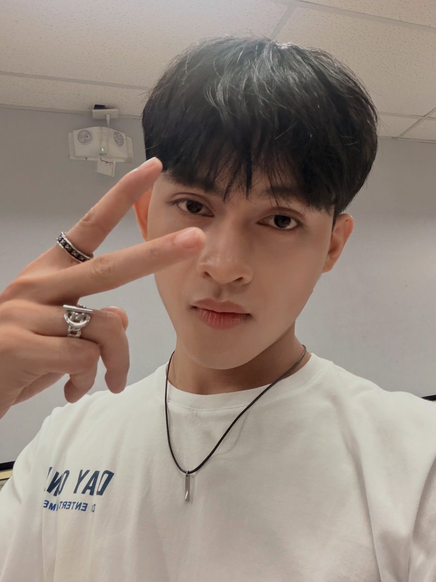 dayonemarkofc's tweet photo. [🔔] #MARK_Update 
08242026 | Instagram Post

"🌻"

🔗: https://t.co/l5Zt989Ams

#DAYONEFindTheirStories #DAYONEOfficial #DAYONE_MARK https://t.co/tqKI7fb07F