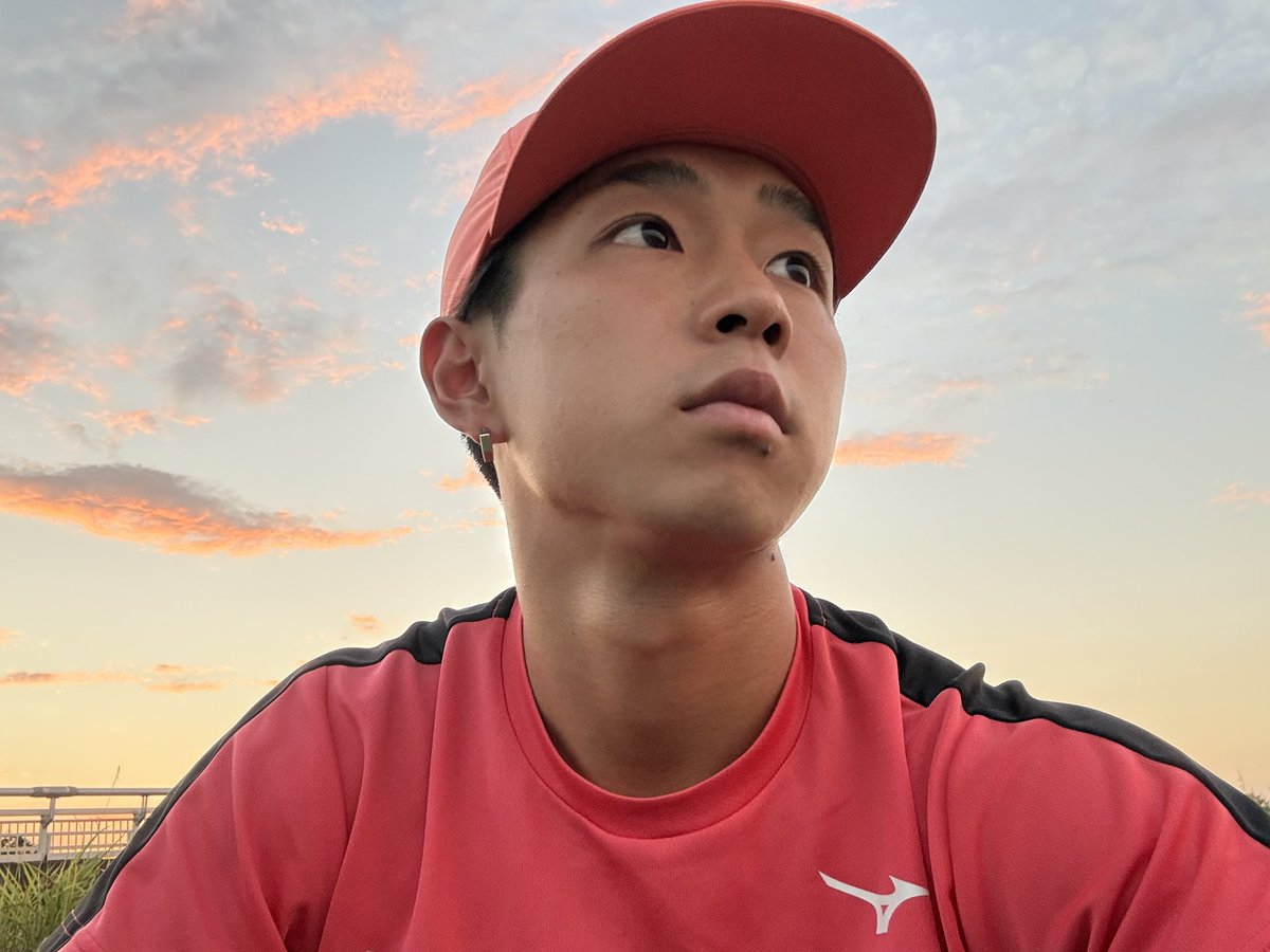kotaro1608's tweet photo. この時間の河川敷で練習コウモリ飛び回りすぎ🦇 https://t.co/wKoS8vOAvy
