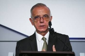Mariano_OspinaP's tweet photo. Que alguna persona que tenga comunicación con el Presidente ABELARDO DE LA ESPRIELLA, le comente que la hija del TERRORIFICO, "IVAN VELASQUEZ", la señora CATALINA VELASQUEZ GIL, esta en la junta Directiva de ECOPETROL, como cuota del PETRISMO.
Obviamente será ella, será la encargada de torpedear todos los nuevos contratos de exploración de Hidrocarburos.
Tomado de Gustavo Adolfo Muñoz