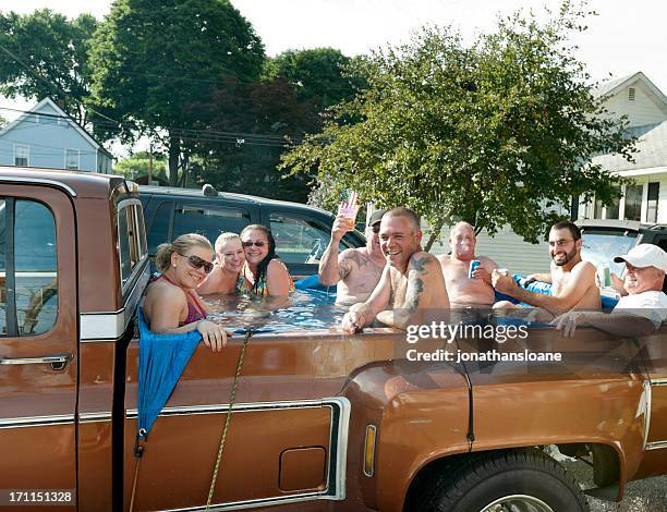 zenka242's tweet photo. @LordCadillac O sos villero o sos un Redneck gringo geodesorientado https://t.co/15zv91dIsR