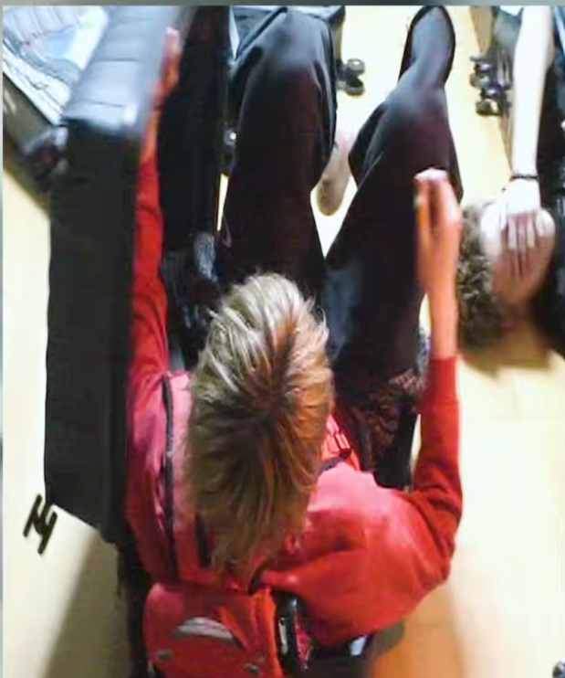 cortis_zip's tweet photo. MARTIN TRYING TO FIT HIMSELF IN THE SUITCASE???? 😭😭😭😭😭😭 https://t.co/8bzIeVEBvF