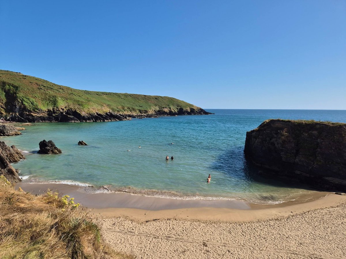 ThisIsIreland3's tweet photo. Goat Island yesterday afternoon 🏖️🌊
📍County Waterford - Ireland 🇮🇪
📸 Bernard Cashman
#Waterford #Ireland #Beach #Goatisland https://t.co/GuecAtQy5Z
