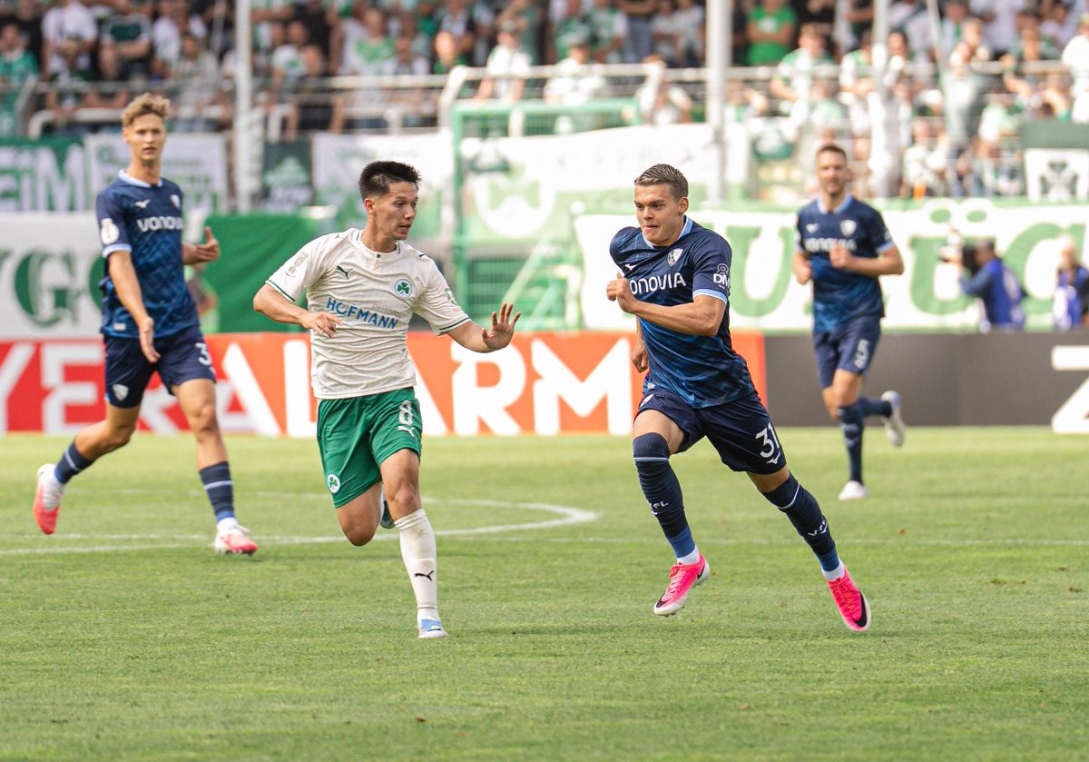 VfLBochum1848eV's tweet photo. Erfolgreiches Profidebüt!👏 Leon #Sawas kam im Sommer aus Freiburg, eigentlich zu unserer U21. Vorbereitung oben mitgemacht, gestern dann die Premiere - Glückwunsch, Leon!
#meinVfL https://t.co/pyFgsAPbEv