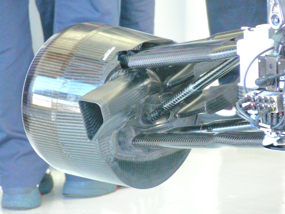 ScarbsTech's tweet photo. It turns out this sprung pushrod came from the 2009 BMW Sauber F1.09... https://t.co/NoGvUHFbi3