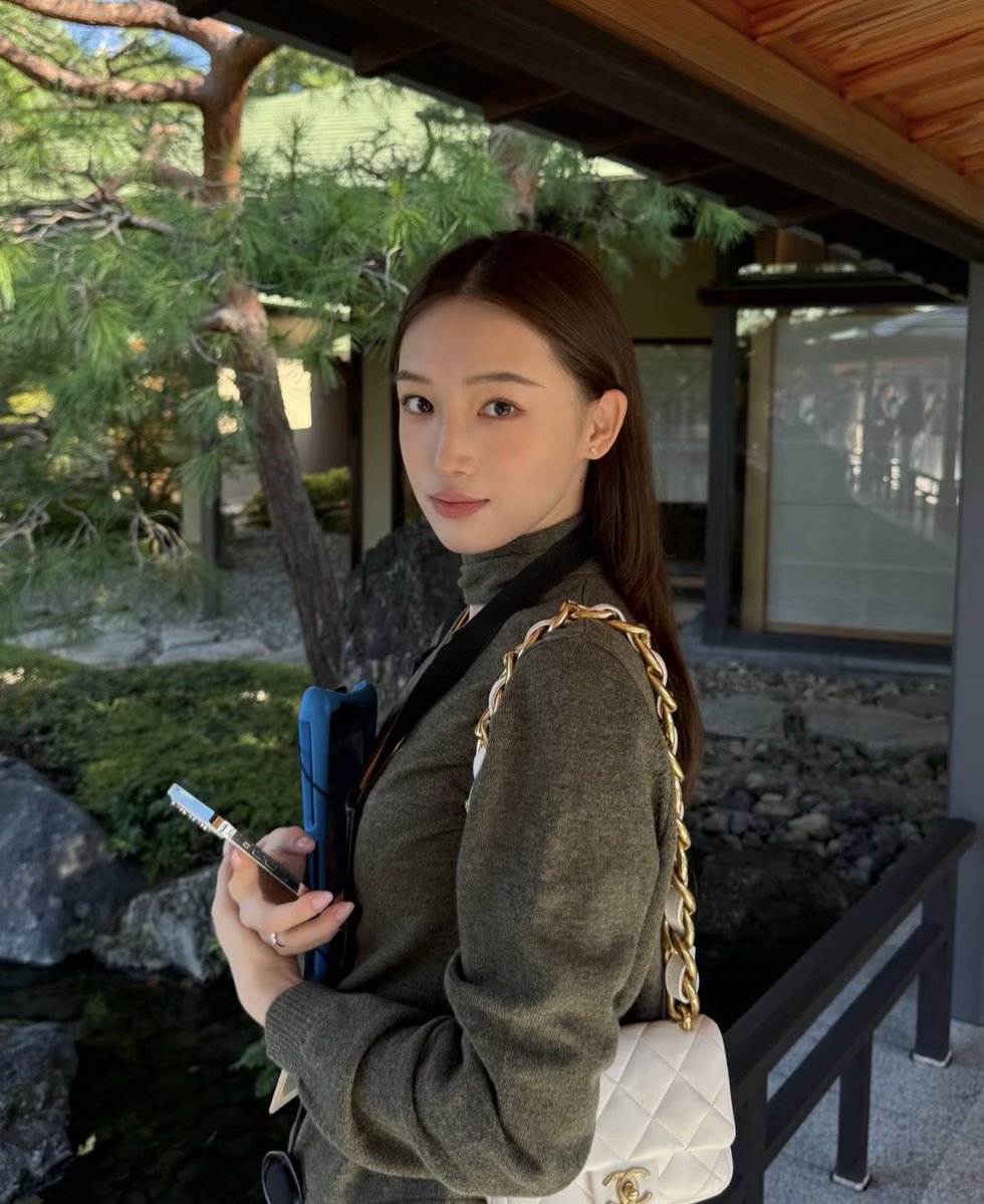 gjtvdbujumktj's tweet photo. 私的にこのメイクが一番上品な女に見られた気がする🙂‍↕️
結局、無難に低彩度＋細いライン＋ツヤ控えめくらいが一番上品に見える https://t.co/5yBhpT3CYw