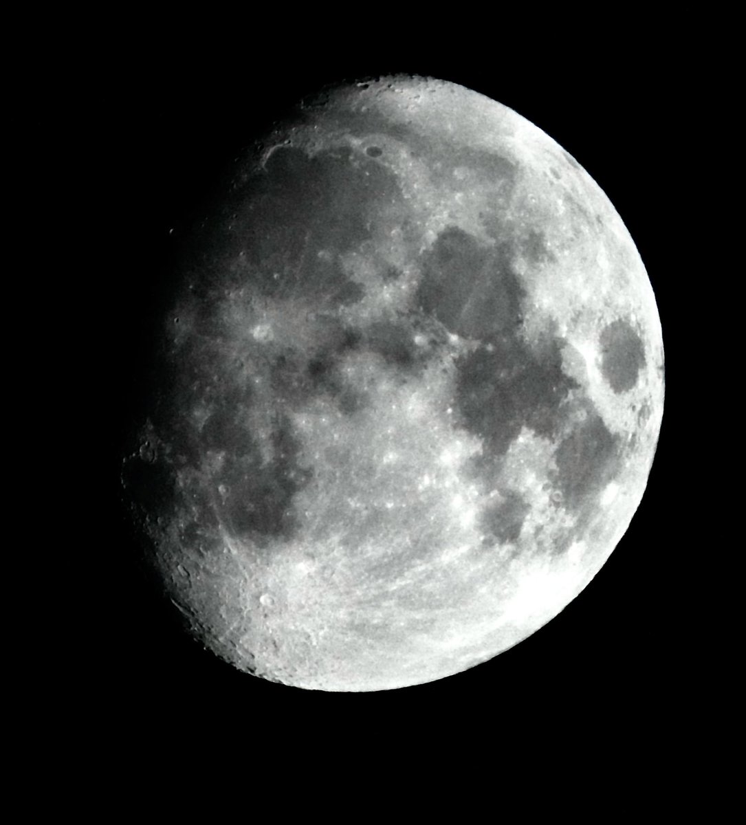 _HikaruYaotome_'s tweet photo. 今日はぴかーんと写りました！
宇宙人映ってないかな？ってくらいクレーターが見える！
満月も綺麗に撮れるといいなー！ https://t.co/OX2ug3lAfb
