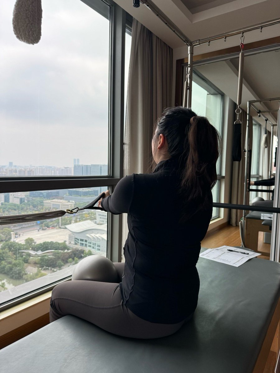 houda870972781's tweet photo. A 5-minute morning stretch routine boosts flexibility u0026 mood! Start your day right with these simple moves. No equipment needed, just 5 mins for better energy all day.， https://t.co/oOvFv7b4d2