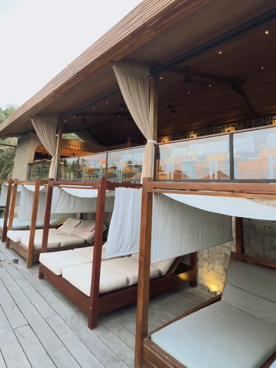 utaeeeeee's tweet photo. Infinity pool with jungle view. Acces pool, towel, sunbed &amp; cabana with no minimum spend. Makanannya juga enak. Servicenya juara banget sih terutama mba Putri mweheheh. 🤍

Mana kita dianter jemput buggy car :)

Location Habitat Bistro Ubud Bali 

#UbudBali https://t.co/qUnTnWPWx8