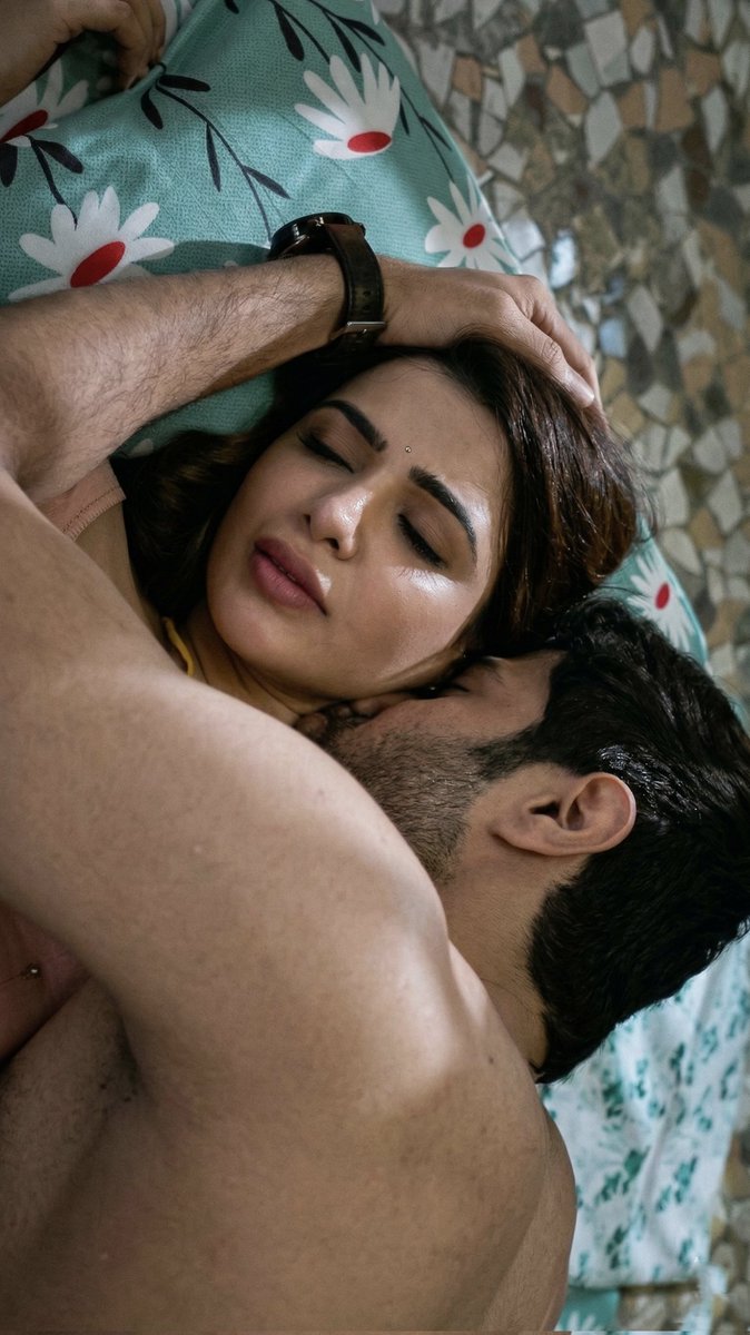 alphakarthik_x's tweet photo. Full rain outside no current & its freezing cold ❄️ so Myself nd My Sissy Removed our clothes nd wear our skins as bed sheets 😉....Wow it was so warm for Us 

My Sissy tightly holded Me as her Soft penis is touching in my thic Rod nd her erected nipples getting crushed by my chest

We are kissing 💋 passionately fighting with our tongues🔥😉 nd smelling her full body 👅