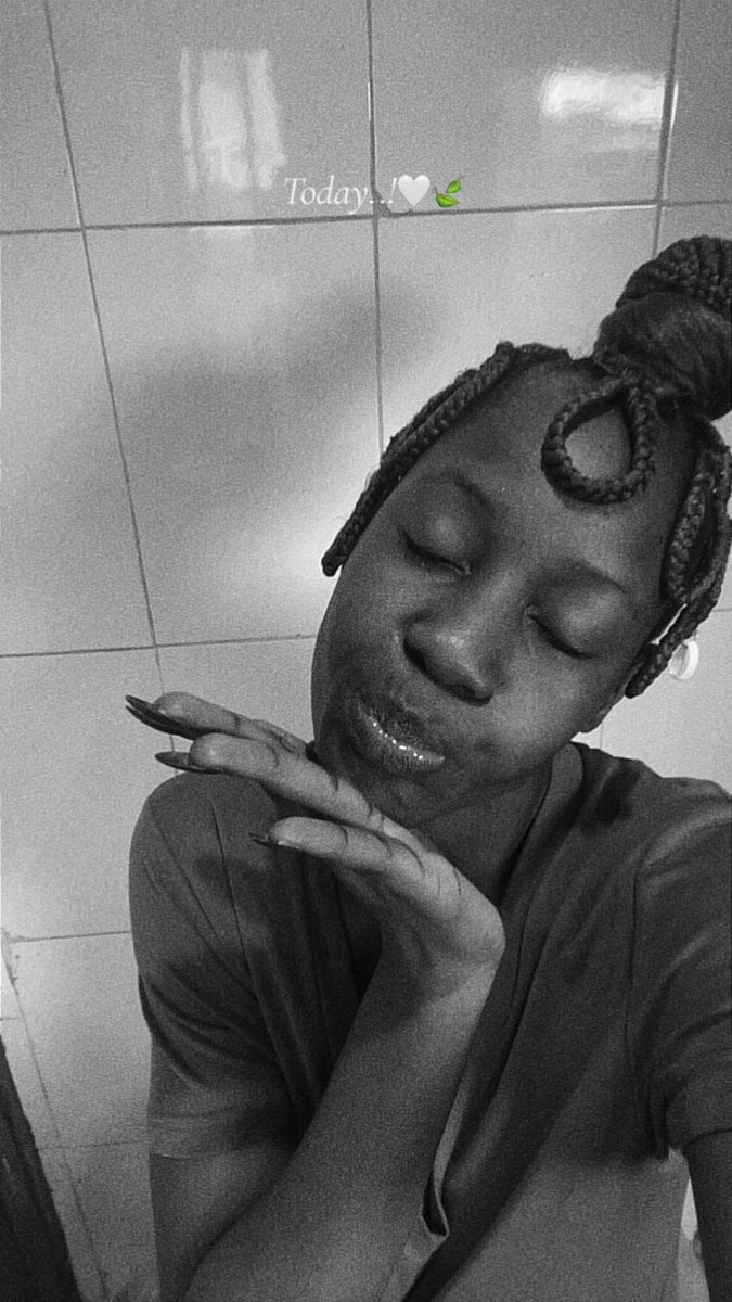 soundsofXylaa's tweet photo. Black and white selfies of the day 🖤🤍
>>>> 
Hi I’m Xylaa , your new favorite vibe dealer 🤭🔥🌹 https://t.co/BP9NplpwAp