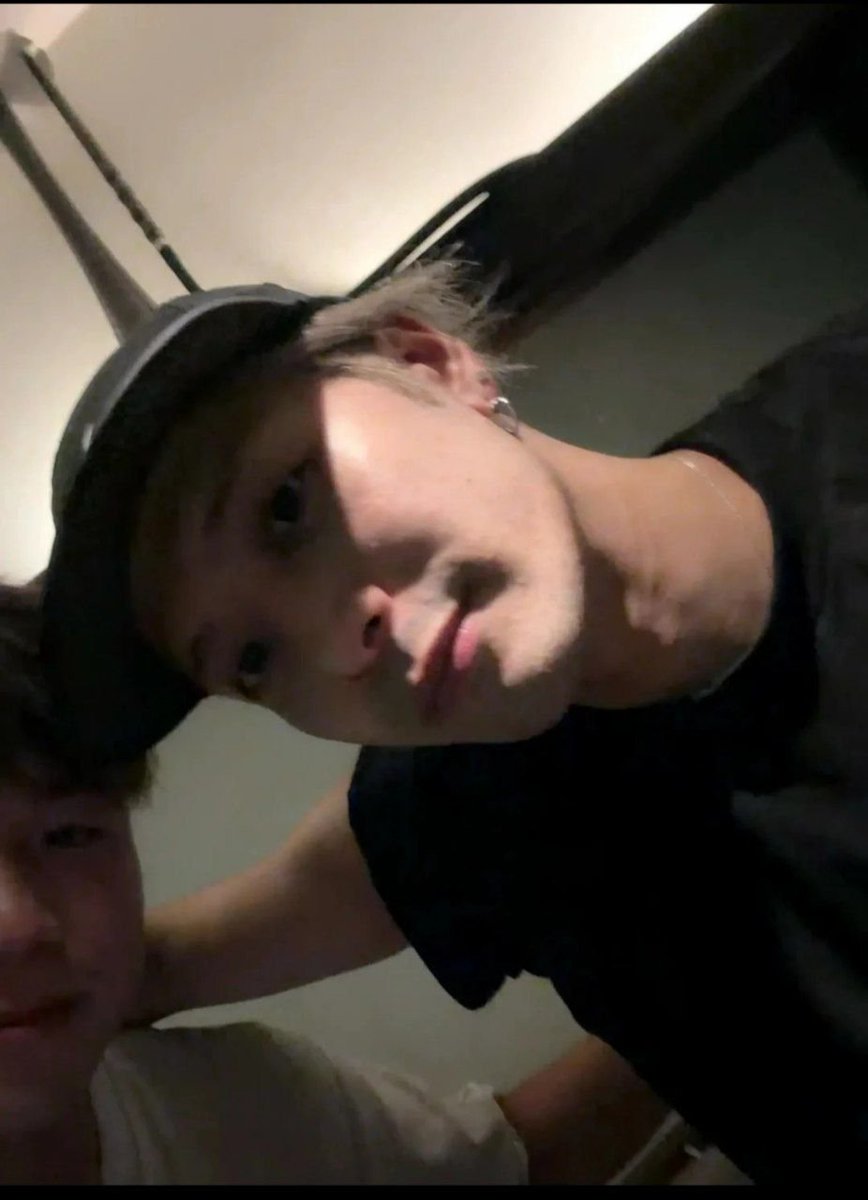 jacksonwangarab's tweet photo. تحديث مع جاكسون بشنغهاي
#JACKSONWANG
#王嘉爾
#잭슨 https://t.co/aqc6leDSJM