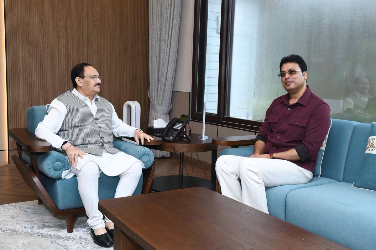 BjpBiplab's tweet photo. केंद्रीय मंत्री एवं भारतीय जनता पार्टी के पूर्व अध्यक्ष आदरणीय श्री @JPNadda जी के आवास पर आज उनसे भेंट कर उनके स्वास्थ्य की जानकारी ली।

माता त्रिपुरसुंदरी से प्रार्थना है कि वे श्री नड्डा जी को शीघ्र स्वस्थ करें और उन्हें उत्तम स्वास्थ्य एवं दीर्घायु प्रदान करें। https://t.co/009fZGH7Mx