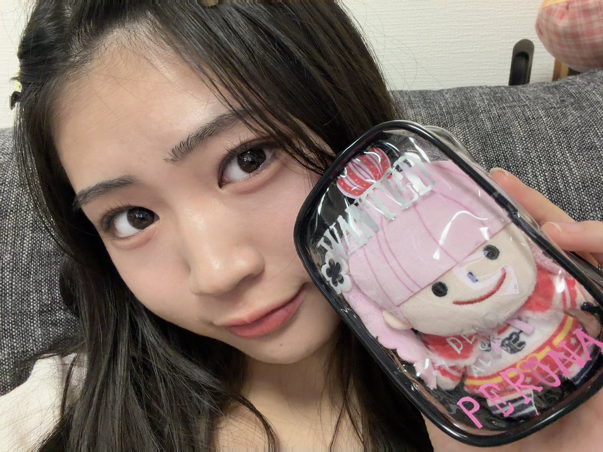 miori_yumituki's tweet photo. 配信で作ったの！
人形入れるケースずっと欲しかったから自分で作っちゃったw文字書くの難しいw
あと、ついでにスマホケースもww

推し活？！楽しい😃🩷
#YMTK #やみつき #末永澪璃 #みおりん #16歳 #アイドル #ワンピース #ペローナ https://t.co/vLWyTz8bJ1