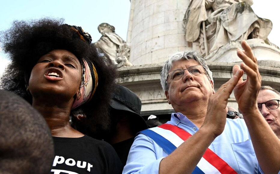 Corleone040480's tweet photo. #France  #LFI  
Aminata  Pouye est candidate de la France Insoumise aux élections sénatoriales en Gironde  . Elle parle avec beaucoup de mal le français . Je déteste cette arrogance et cette victimisation  !!! En plus elle dit : on a gagné  ...
Je ne me reconnais pas  et ce n'est pas à cause de la couleur de la peau ( Photos 2-3-4 )  !!!