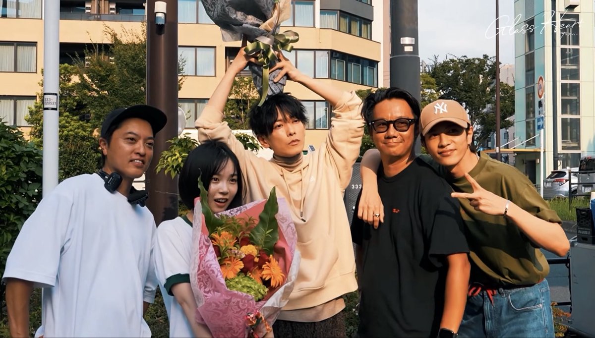 rei51146010's tweet photo. やっぱりグラスハートでも💐頭に乗せた😂www
#佐藤健 https://t.co/UjLYyjYpGm