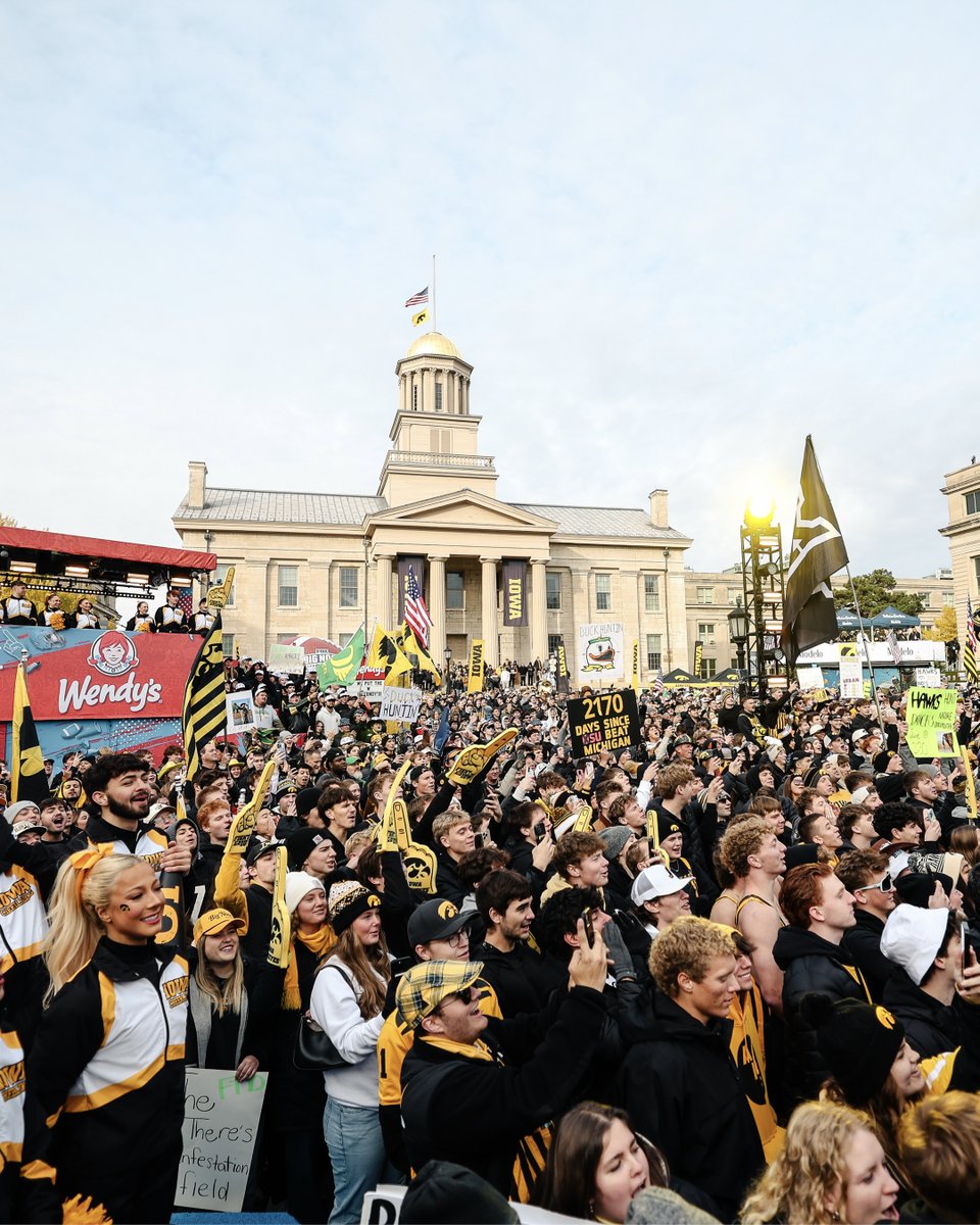 TheIowaHawkeyes's tweet photo. Happy FDOC, Hawkeyes!

Let's have a year 😁 https://t.co/AMvRcwFz6V