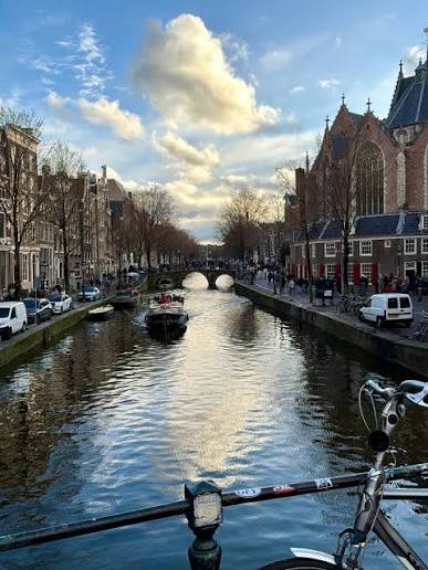 FarahAwadaaaz's tweet photo. #amsterdam https://t.co/98jsqnTp4Z