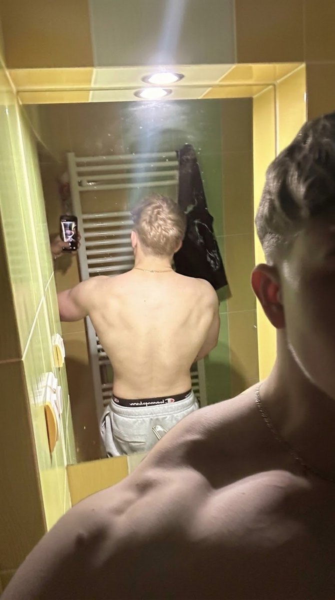 twotwofifi's tweet photo. Chcesz poczuć zapach po siłowni? Link w bio
#gej
#geje
#polskigej
#gejpolska
#gaypoland
#gaypl
#fetysz
#gayfetish
#fetishgay
#bdsmgay
#gaybdsm https://t.co/4ey64MN8LC