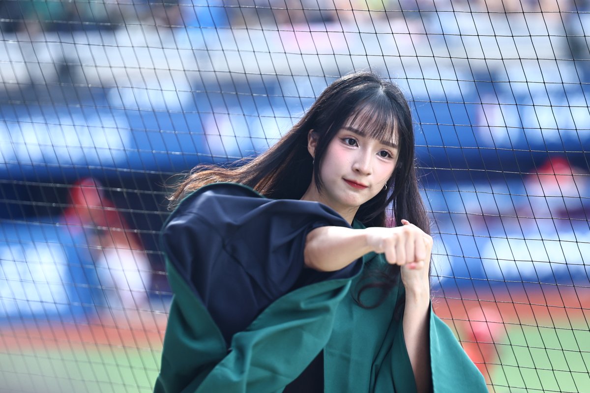 exisas04's tweet photo. Fubon Angels 潔潔 背番号11
進撃の巨人コラボ試合
調査兵団のマントにお似合いですね。 https://t.co/fAaqYWwi9P